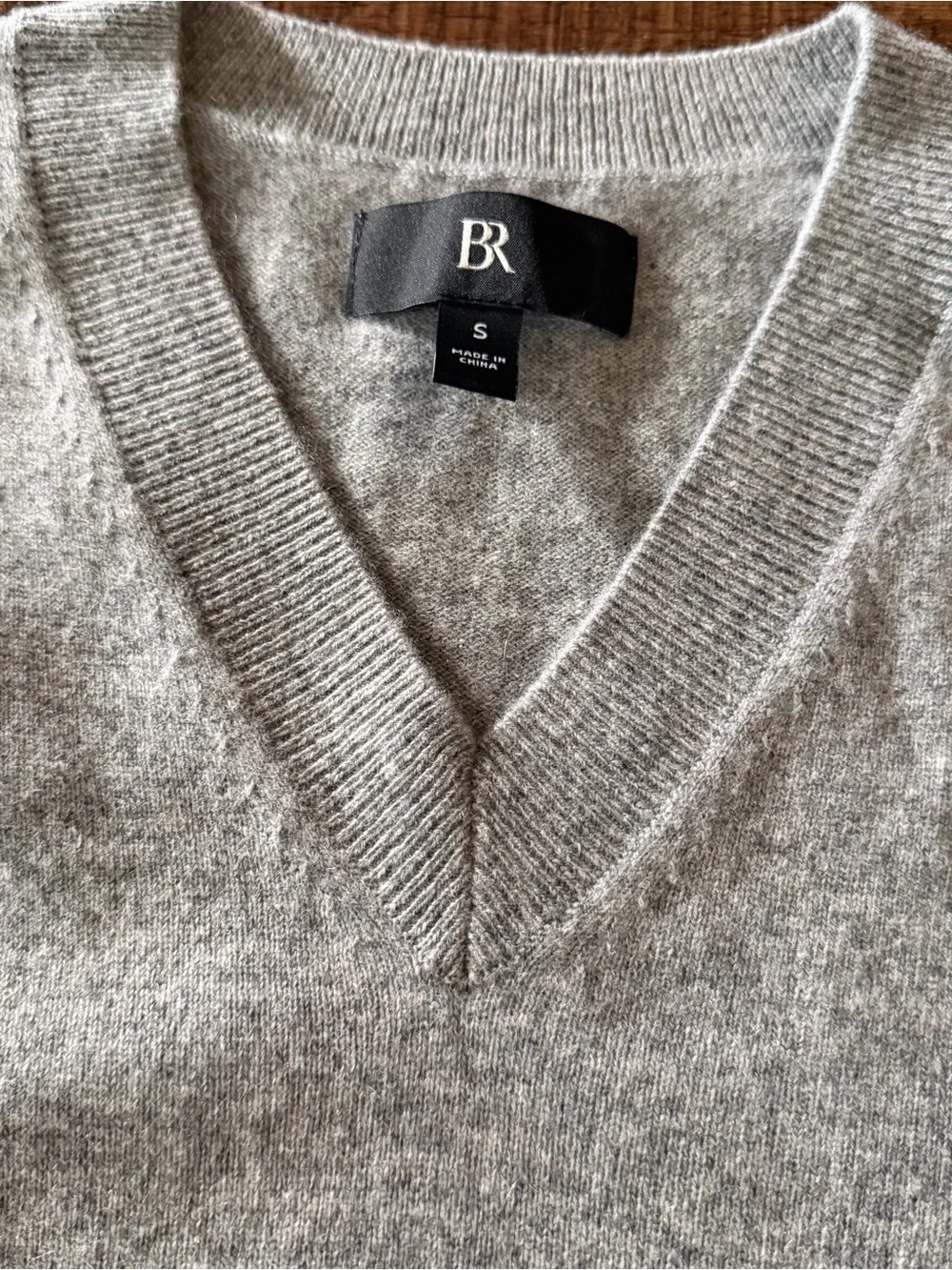 Banana Republic Men's V-Neck Sweater in Light Gray Heather